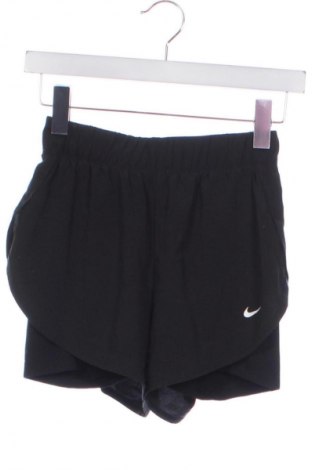 Дамски къс панталон Nike, Размер XS, Цвят Черен, Цена 31,99 лв.