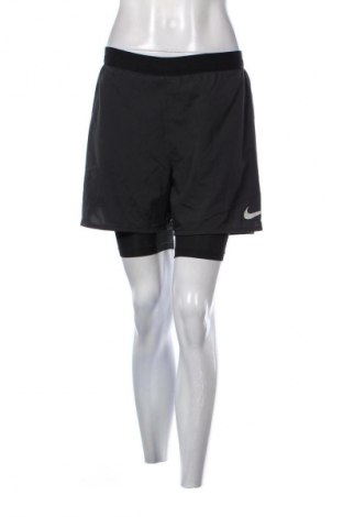 Γυναικείο κοντό παντελόνι Nike, Μέγεθος S, Χρώμα Μαύρο, Τιμή 21,99 €