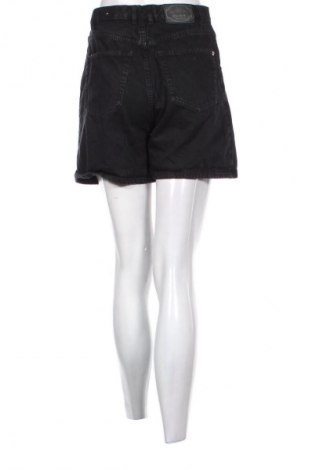 Pantaloni scurți de femei Pull&Bear, Mărime S, Culoare Negru, Preț 50,00 Lei