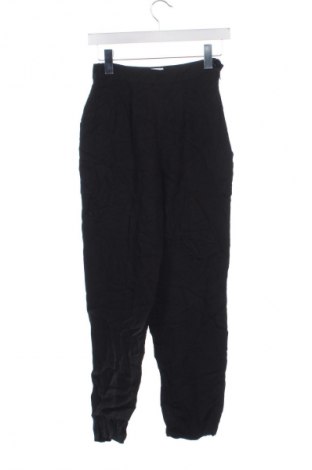Pantaloni de femei Moschino Cheap And Chic, Mărime XS, Culoare Negru, Preț 180,99 Lei