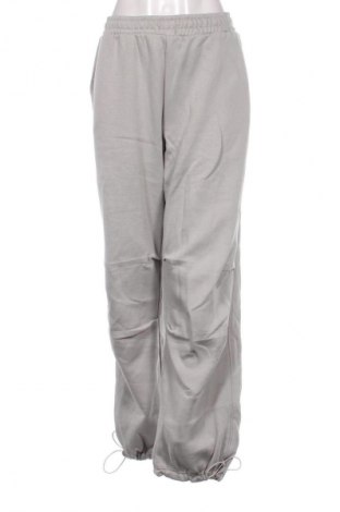 Damen Sporthose Cropp, Größe XL, Farbe Grau, Preis 39,46 €