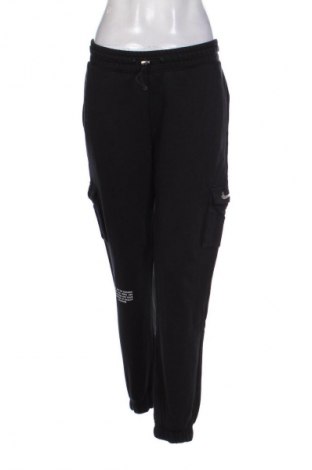 Pantaloni trening de femei Nike, Mărime S, Culoare Negru, Preț 107,89 Lei