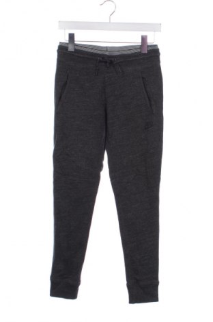 Pantaloni trening de femei Nike, Mărime XS, Culoare Gri, Preț 139,99 Lei