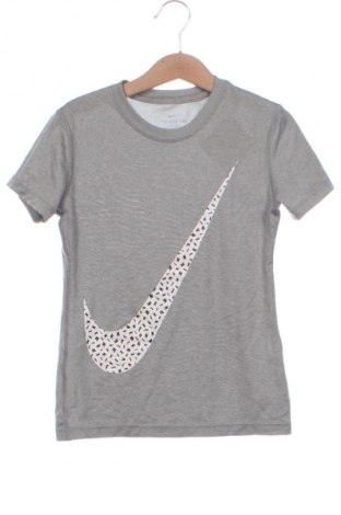 Kinder T-Shirt Nike, Größe 5-6y/ 116-122 cm, Farbe Grau, Preis 17,99 €
