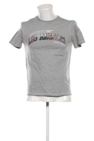 Tricou de bărbați Guess, Mărime M, Culoare Gri, Preț 105,26 Lei