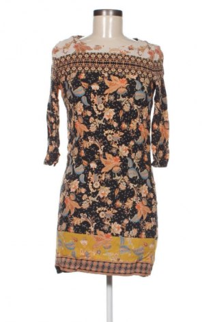 Рокля Desigual, Размер M, Цвят Многоцветен, Цена 82,99 лв.