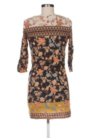 Рокля Desigual, Размер M, Цвят Многоцветен, Цена 82,99 лв.