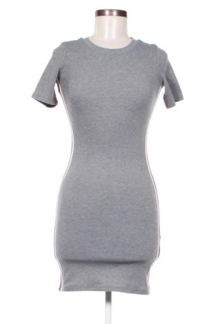 Рокля H&M Divided, Размер S, Цвят Сив, Цена 28,88 лв.