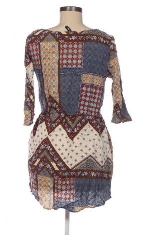 Рокля H&M Divided, Размер M, Цвят Многоцветен, Цена 12,99 лв.
