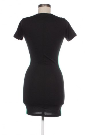 Sukienka Pull&Bear, Rozmiar S, Kolor Czarny, Cena 66,67 zł