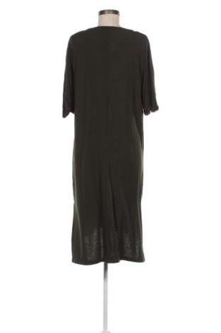 Sukienka Pull&Bear, Rozmiar L, Kolor Zielony, Cena 66,39 zł