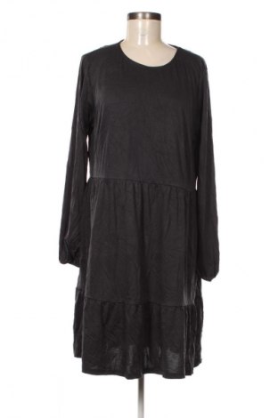 Kleid Saint Tropez, Größe L, Farbe Grau, Preis € 33,99
