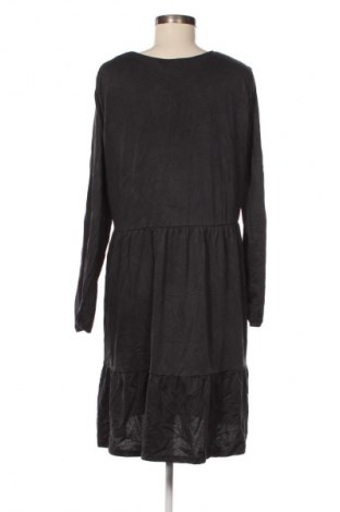 Kleid Saint Tropez, Größe L, Farbe Grau, Preis € 33,99