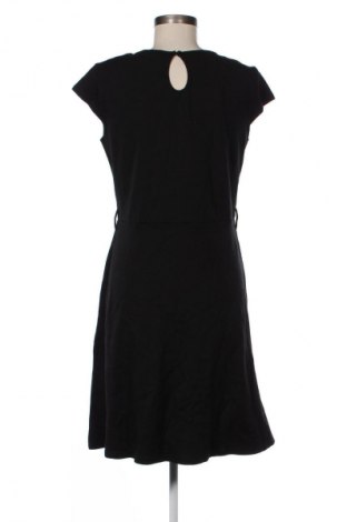 Kleid She, Größe M, Farbe Schwarz, Preis 16,99 €