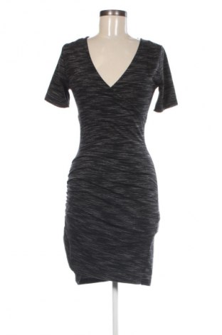 Kleid Stradivarius, Größe M, Farbe Mehrfarbig, Preis 18,99 €