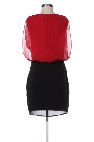 Рокля Vero Moda, Размер M, Цвят Многоцветен, Цена 48,99 лв.