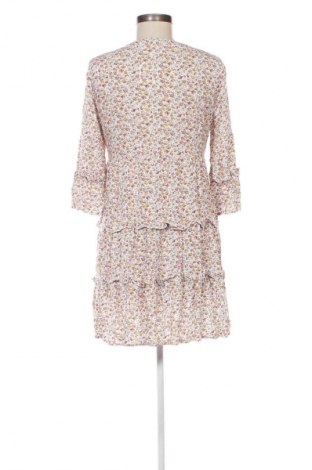 Рокля Vero Moda, Размер M, Цвят Многоцветен, Цена 19,99 лв.