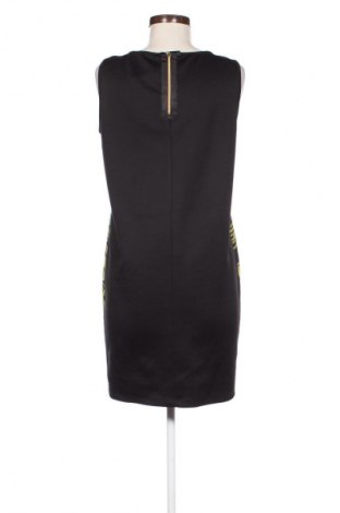 Рокля Versace Jeans, Размер M, Цвят Многоцветен, Цена 555,75 лв.