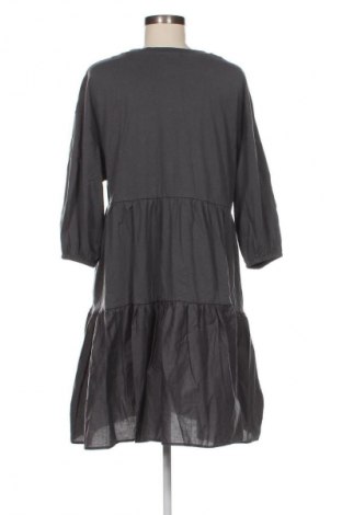 Рокля Zara, Размер L, Цвят Сив, Цена 25,99 лв.