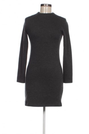 Rochie Zara, Mărime M, Culoare Gri, Preț 91,99 Lei