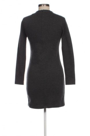 Rochie Zara, Mărime M, Culoare Gri, Preț 91,99 Lei