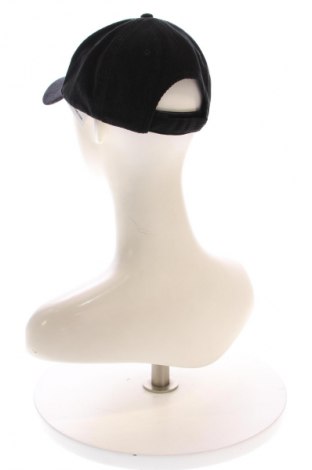 Căciulă Calvin Klein, Culoare Negru, Preț 115,99 Lei