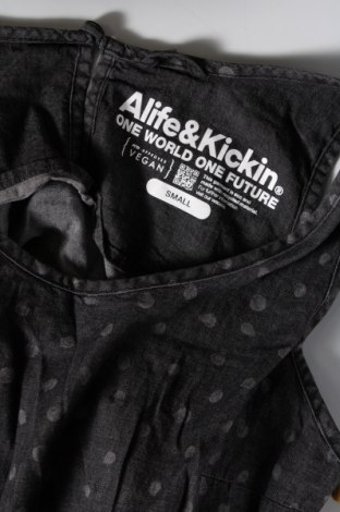 Kleid Alife And Kickin, Größe S, Farbe Grau, Preis 18,14 €