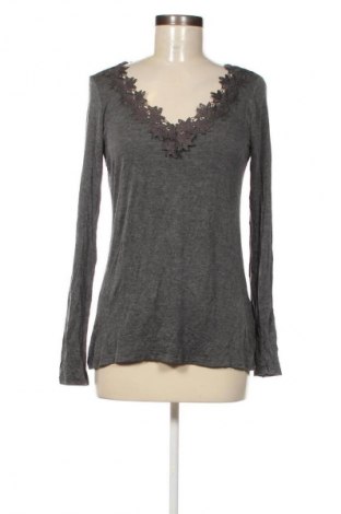 Damen Shirt Janina, Größe S, Farbe Grau, Preis € 4,49