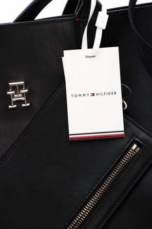 Дамска чанта Tommy Hilfiger, Цвят Черен, Цена 172,49 лв.