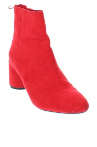 Damen Stiefeletten Bershka, Größe 39, Farbe Rot, Preis 16,49 €