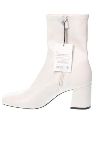 Botine de damă Pull&Bear, Mărime 36, Culoare Alb, Preț 253,29 Lei