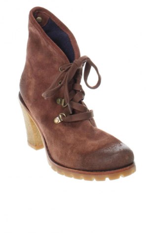 Botine de damă UGG Australia, Mărime 37, Culoare Maro, Preț 213,99 Lei