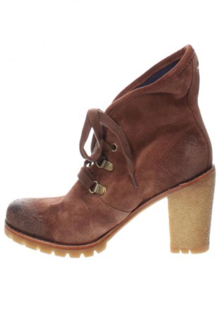 Botine de damă UGG Australia, Mărime 37, Culoare Maro, Preț 213,99 Lei