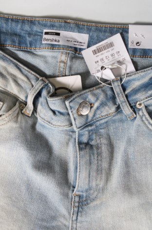 Damskie jeansy Bershka, Rozmiar M, Kolor Niebieski, Cena 87,99 zł