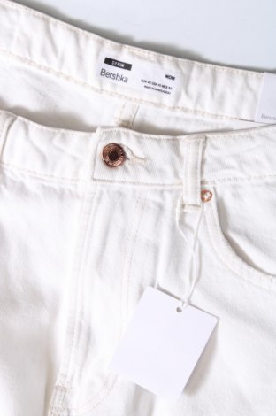 Damskie jeansy Bershka, Rozmiar L, Kolor Biały, Cena 83,99 zł