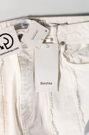 Damen Jeans Bershka, Größe L, Farbe Weiß, Preis 11,25 €