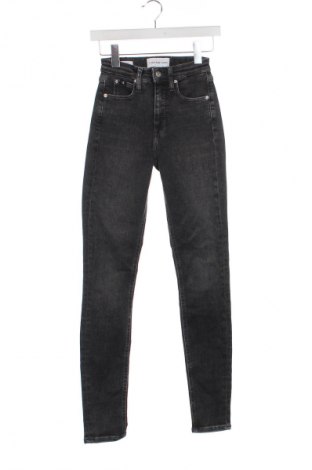 Damskie jeansy Calvin Klein Jeans, Rozmiar XS, Kolor Szary, Cena 435,99 zł