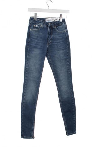 Damskie jeansy Calvin Klein Jeans, Rozmiar XS, Kolor Niebieski, Cena 174,99 zł