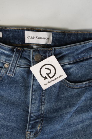 Дамски дънки Calvin Klein Jeans, Размер XS, Цвят Син, Цена 49,79 лв.