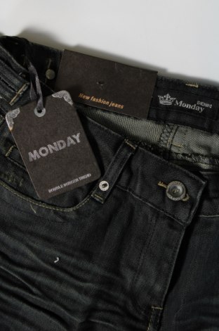 Дамски дънки Monday Denim, Размер L, Цвят Син, Цена 28,99 лв.