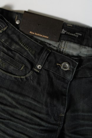 Damskie jeansy Monday Denim, Rozmiar M, Kolor Niebieski, Cena 131,99 zł