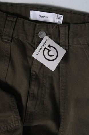 Damenhose Bershka, Größe XS, Farbe Grün, Preis € 9,49