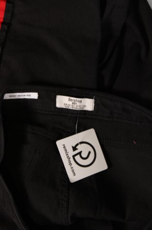 Pantaloni de femei Bershka, Mărime L, Culoare Negru, Preț 89,99 Lei