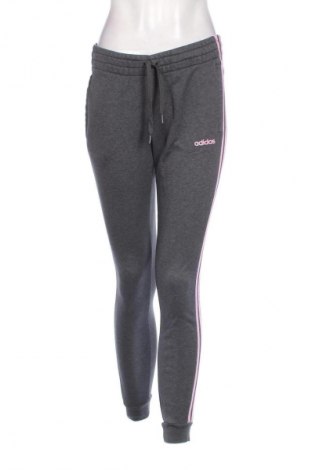 Pantaloni trening de femei Adidas, Mărime XS, Culoare Gri, Preț 121,38 Lei