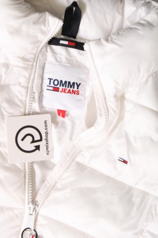 Дамско яке Tommy Jeans, Размер S, Цвят Бял, Цена 359,29 лв.