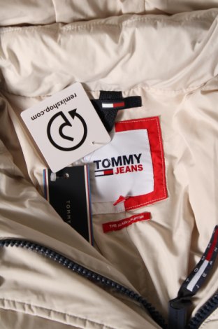 Дамско яке Tommy Jeans, Размер M, Цвят Бежов, Цена 381,49 лв.