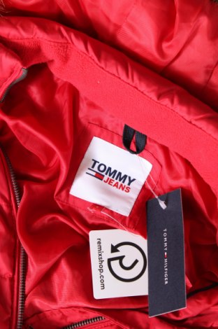 Дамско яке Tommy Jeans, Размер S, Цвят Червен, Цена 247,99 лв.