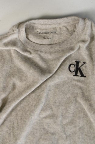 Детска блуза Calvin Klein Jeans, Размер 2-3y/ 98-104 см, Цвят Сив, Цена 54,29 лв.