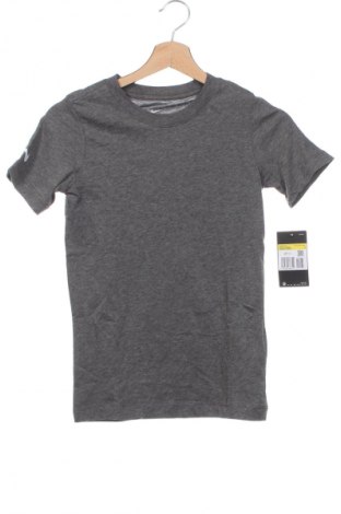 Kinder T-Shirt Nike, Größe 7-8y/ 128-134 cm, Farbe Grau, Preis 11,29 €