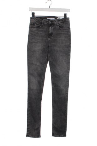 Детски дънки Calvin Klein Jeans, Размер 15-18y/ 170-176 см, Цвят Сив, Цена 43,20 лв.